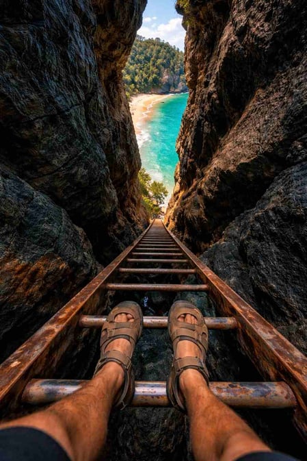 Immagine di una storia in prima persona che mostra la discesa con la scala, un passaggio fondamentale per visitare Baia do Sancho in Brasile