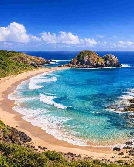 La splendida vista panoramica dal belvedere della spiaggia di Leão a Fernando de Noronha, una delle attrazioni principali della nostra guida turistica completa sulla spiaggia di Leão.